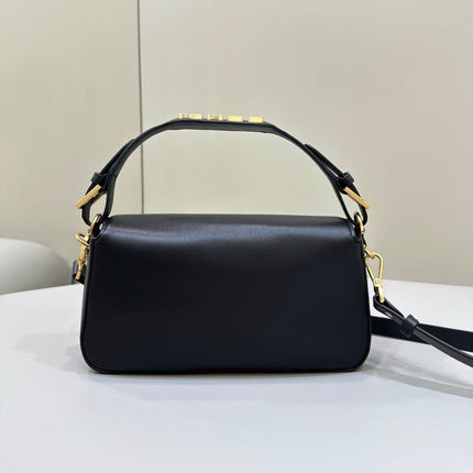 BAGUETTE 27 IN BLACK SMOOTH CALFSKIN GOLD HARDWARE