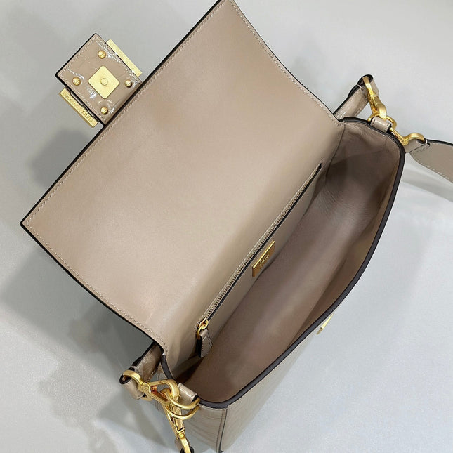 FENDI BAGUETTE 27 BAG IN SAND BEIGE CALFSKIN WITH GOLD HARDWARE