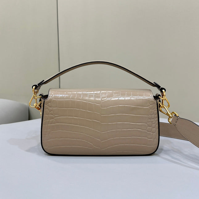 FENDI BAGUETTE 27 BAG IN SAND BEIGE CALFSKIN WITH GOLD HARDWARE