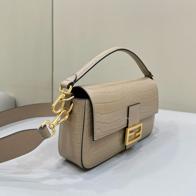 FENDI BAGUETTE 27 BAG IN SAND BEIGE CALFSKIN WITH GOLD HARDWARE
