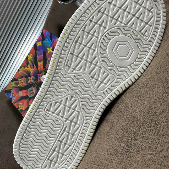LV TRAINER SHOES IN WHITE MIX BLACK CALFSKIN
