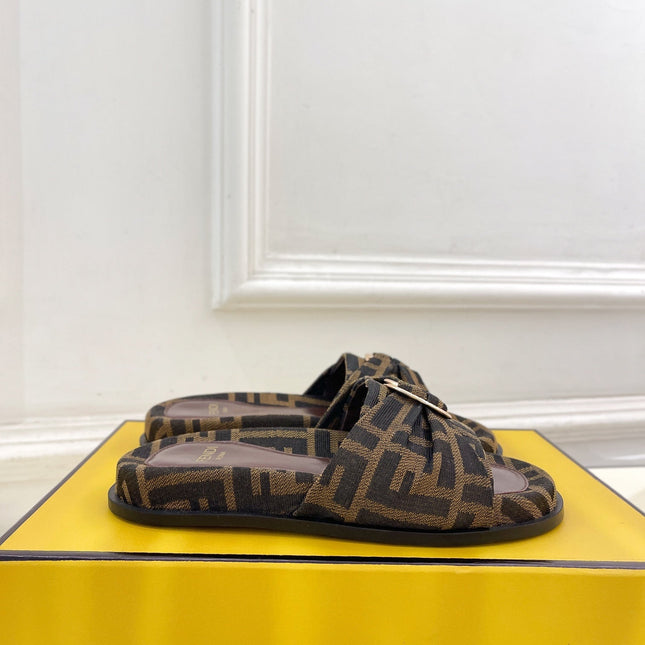 FENDI FLAT SLIPPER IN CHOCOLATE BROWN MONOGRAM JACQUARD FABRIC WITH GOLD HARDWARE