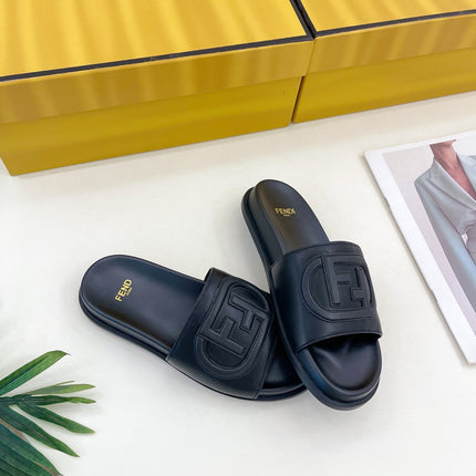 FENDI LOGO SLIDES IN BLACK CALFSKIN