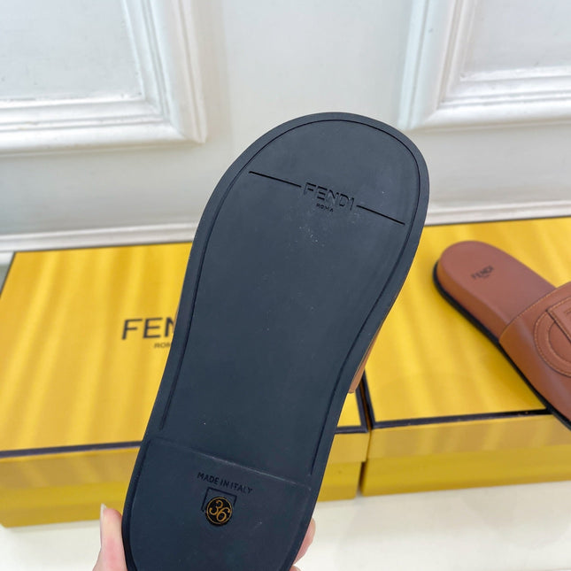 FENDI LOGO SLIDES IN SYRUP BROWN CALFSKIN
