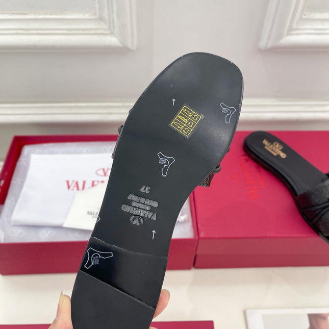 GARAVANI V LOGO SIGNATURE SLIDE IN BLACK RAFFIA AND CALFSKIN