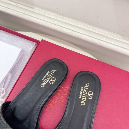 GARAVANI V LOGO SIGNATURE SLIDE IN BLACK RAFFIA AND CALFSKIN