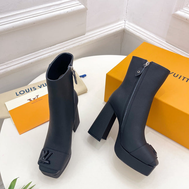 ANKLE BOOTS BLOCK HEEL 9 CM IN BLACK PEPPLE CALFSKIN