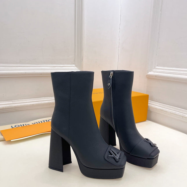 ANKLE BOOTS BLOCK HEEL 9 CM IN BLACK PEPPLE CALFSKIN