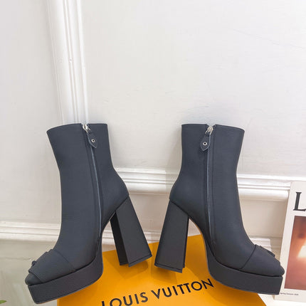 ANKLE BOOTS BLOCK HEEL 9 CM IN BLACK PEPPLE CALFSKIN