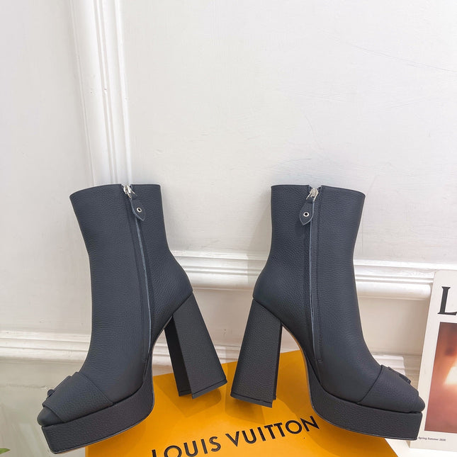 ANKLE BOOTS BLOCK HEEL 9 CM IN BLACK PEPPLE CALFSKIN