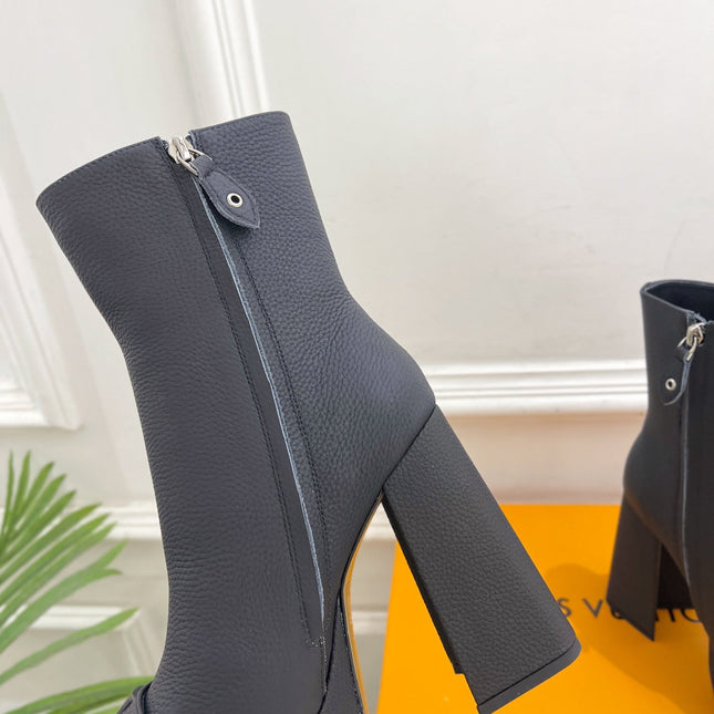ANKLE BOOTS BLOCK HEEL 9 CM IN BLACK PEPPLE CALFSKIN