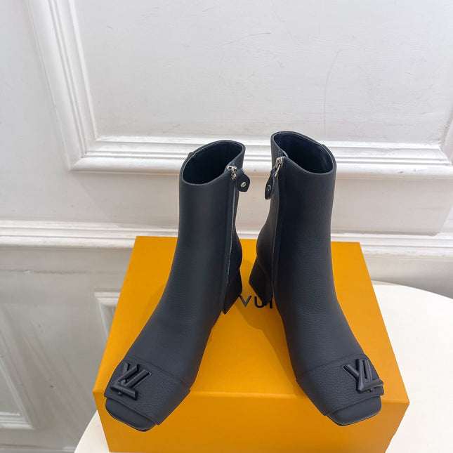 ANKLE BOOTS BLOCK HEEL 5.5 CM IN BLACK PEPPLE CALFSKIN