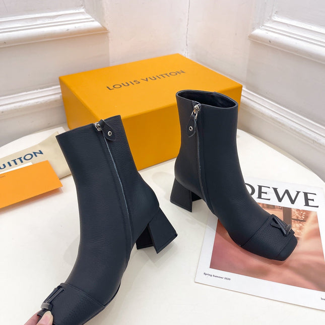 ANKLE BOOTS BLOCK HEEL 5.5 CM IN BLACK PEPPLE CALFSKIN