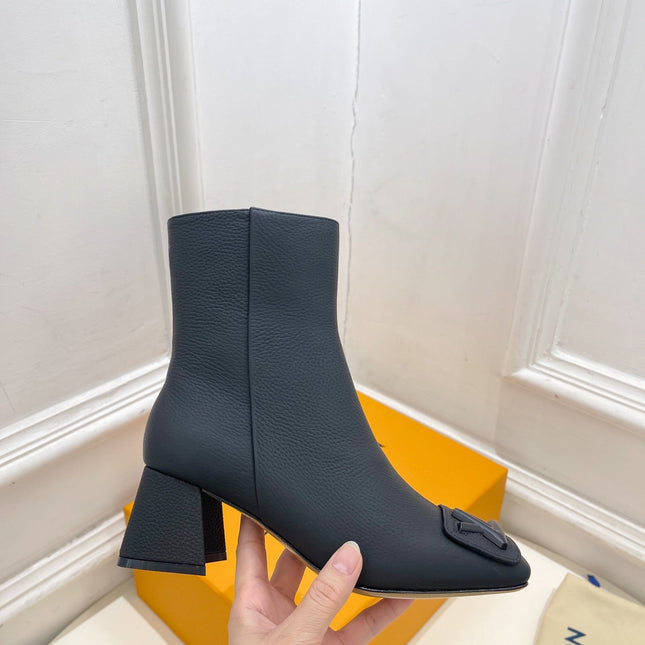 ANKLE BOOTS BLOCK HEEL 5.5 CM IN BLACK PEPPLE CALFSKIN