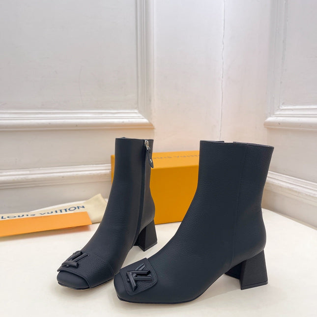 ANKLE BOOTS BLOCK HEEL 5.5 CM IN BLACK PEPPLE CALFSKIN