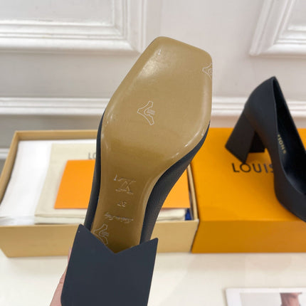 LV BLOCK HEEL PUMPS IN BLACK CALFSKIN
