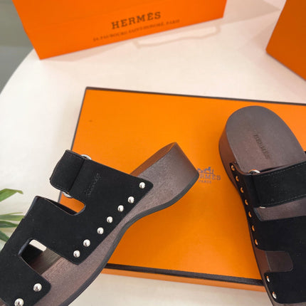 KOS CLOG IN BLACK SUEDE