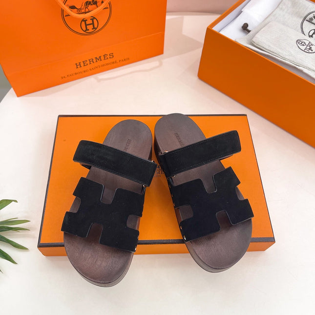 KOS CLOG IN BLACK SUEDE