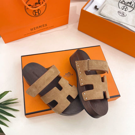 KOS CLOG IN PEANUT BROWN SUEDE