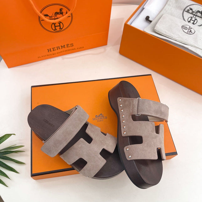 KOS CLOG IN KHAKI BROWN SUEDE