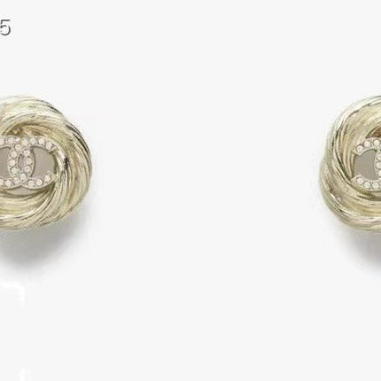 25S TWISTED RIBBED DOUBLE C STUD EARRINGS IN GOLD METAL