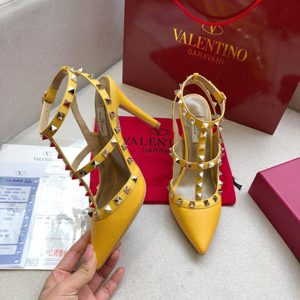 ROCKSTUD GOLDEN YELLOW METALLIC CALFSKIN ANKLE STRAP HIGH SANDAL